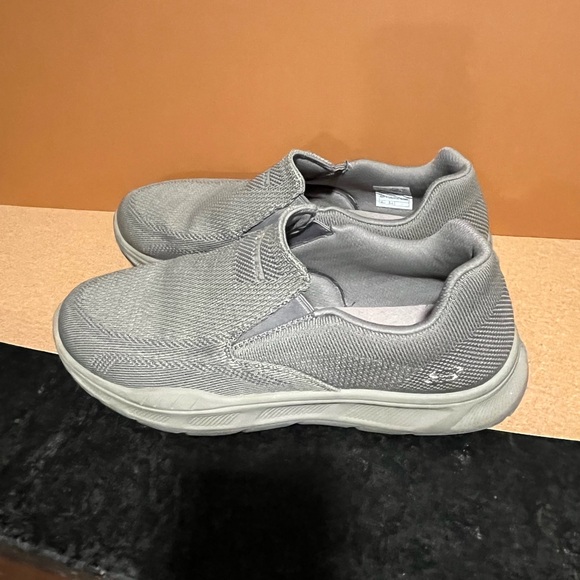 Men’s 9.5 mile Casual Gray Slip-On Sneakers - Picture 1 of 5